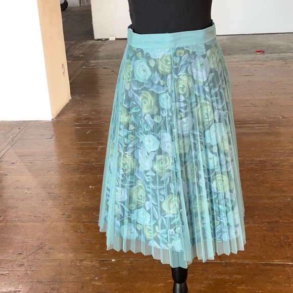 Burberry London, silk and sheer overlay skirt - Picture 3 of 15